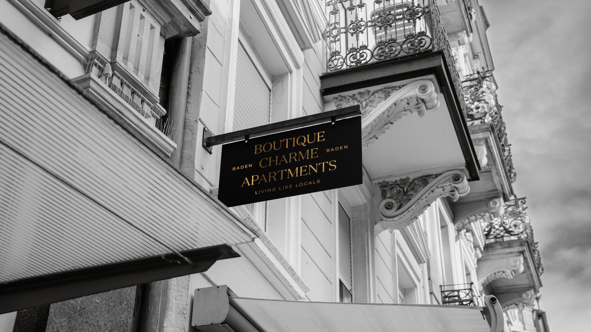 Boutique Charme Apartments – Schild in der Lange Straße in Baden-Baden